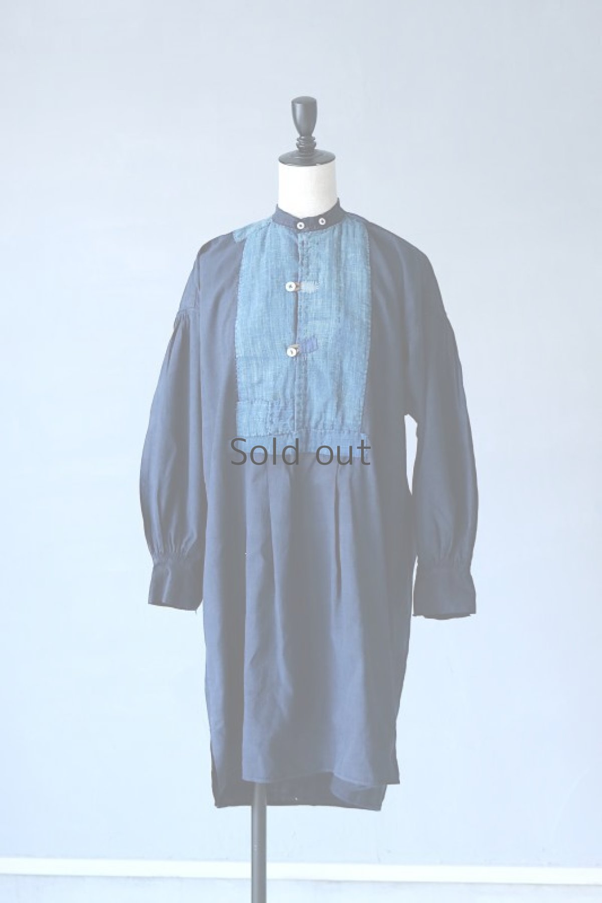 画像2: 【MITSUGU SASAKI】アンティークリネン×染め×古布　パッチワークボロスモックシャツ （紺染め） (2)