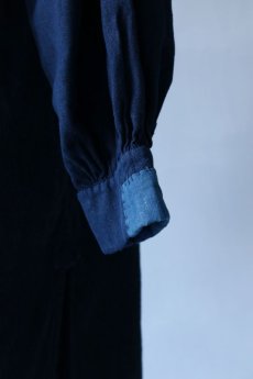画像14: 【MITSUGU SASAKI】アンティークリネン×染め×古布　パッチワークボロスモックシャツ （紺染め） (14)