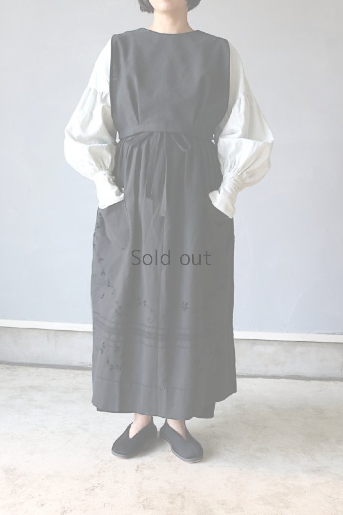 画像2: 【ササキチホ】アンティークリネン×染め　セットアップエプロン（黒） (2)