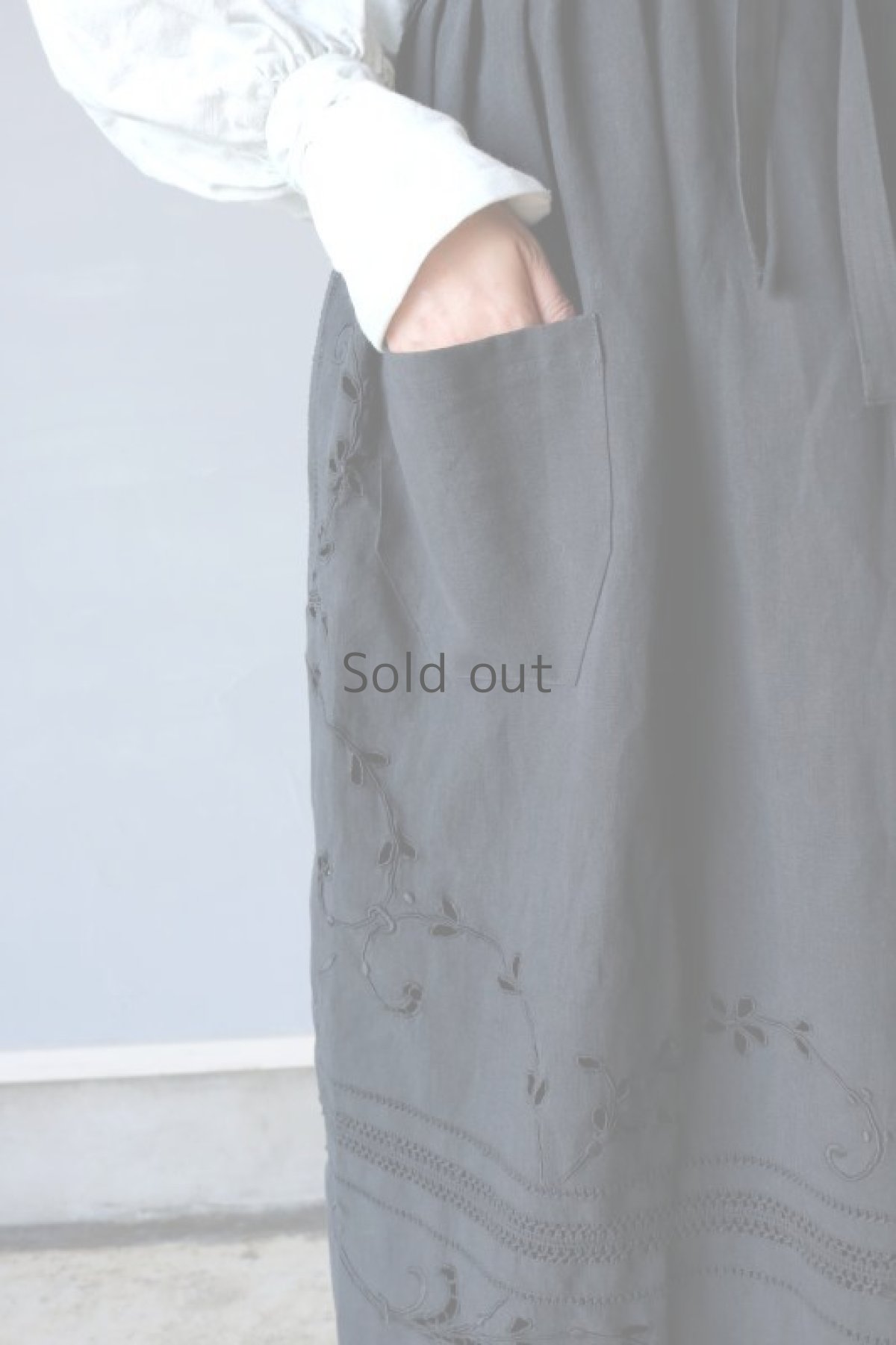 画像6: 【ササキチホ】アンティークリネン×染め　セットアップエプロン（黒） (6)