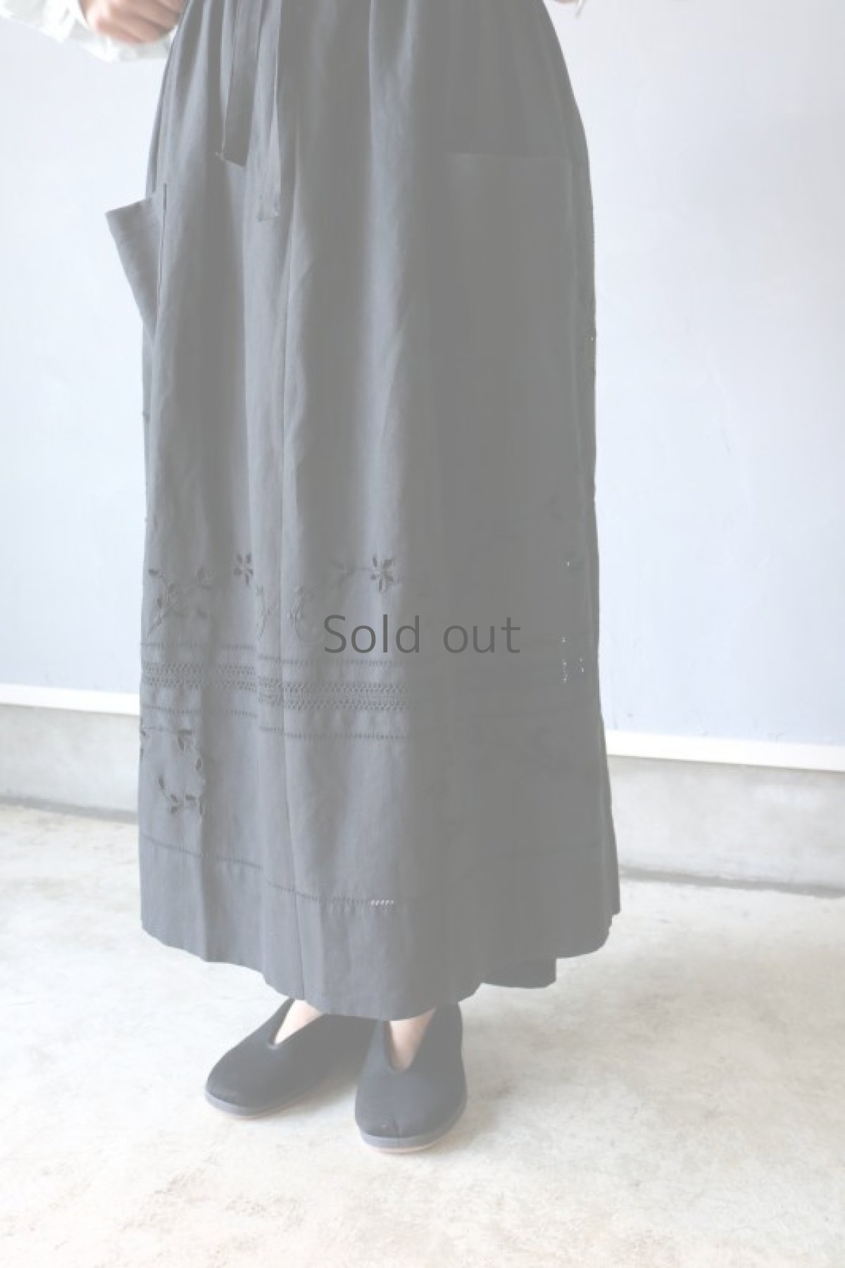 画像5: 【ササキチホ】アンティークリネン×染め　セットアップエプロン（黒） (5)