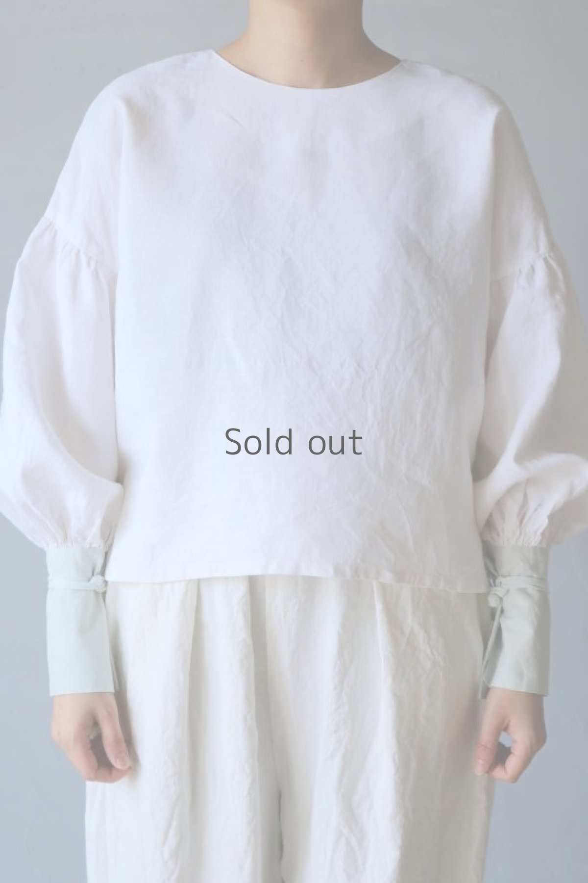 画像2: 【ササキチホ】アンティークリネンと古布　ロングカフスブラウス（白と薄水色） (2)