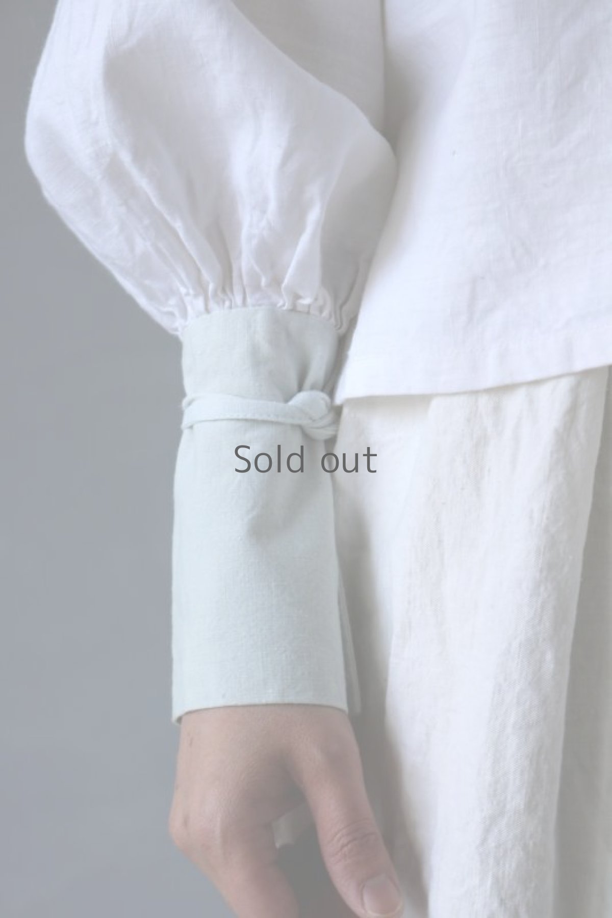 画像4: 【ササキチホ】アンティークリネンと古布　ロングカフスブラウス（白と薄水色） (4)