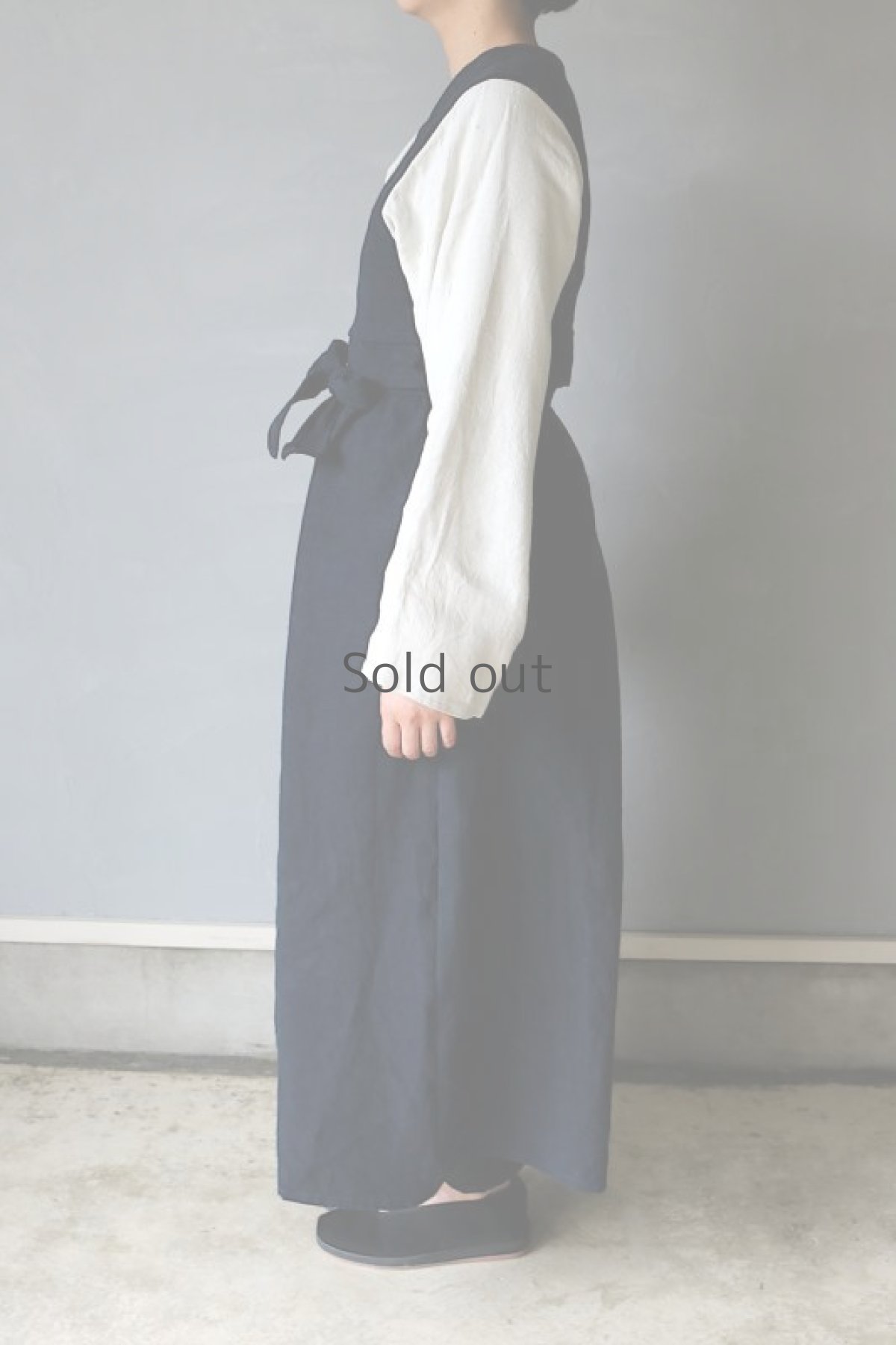 画像8: 【ササキチホ】アンティークリネン×染め　ハンボク　巻ワンピース（濃紺/白） (8)