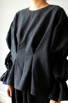画像5: 【ササキチホ】アンティークリネン×染　ボンボン袖　ブラウス（黒） (5)