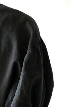 画像11: 【ササキチホ】アンティークリネン×染　ボンボン袖　ブラウス（黒） (11)