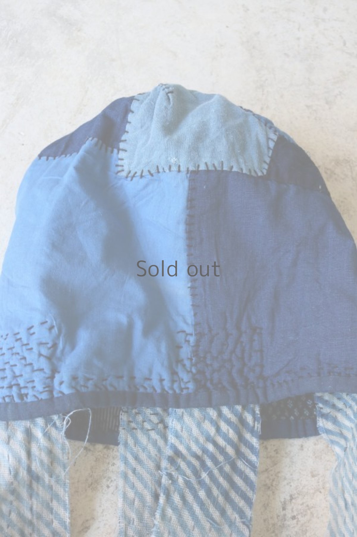 画像9: 【MITSUGU SASAKI】BORO古布　リバーシブル 米袋のトートバッグ(絣と藍染パッチワーク) (9)