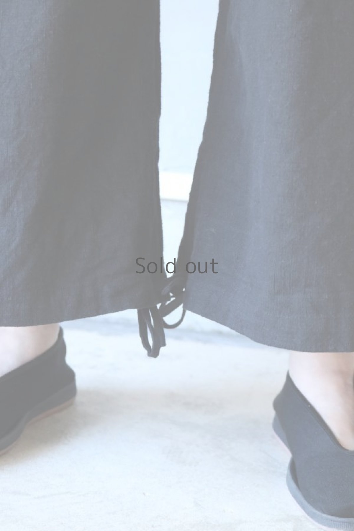 画像5: 【ササキチホ】アンティークリネン×染　裾紐　ワイドパンツ（黒/8分丈） (5)