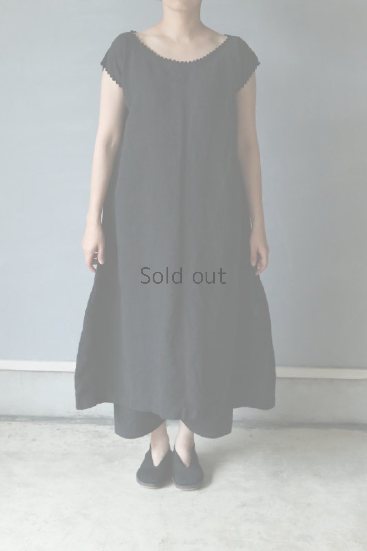 画像2: 【フランス】アンティークリネン×染　ショートスリーブ　ワンピース（ブラック/イニシャルPB） (2)