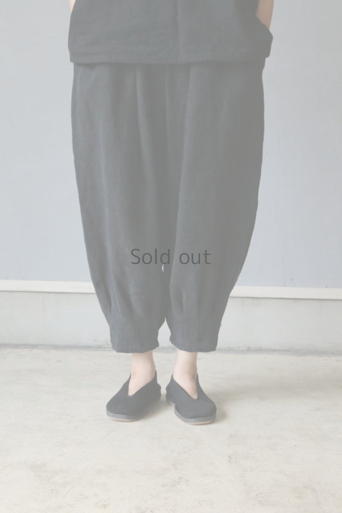 画像2: 【ササキチホ】アンティークリネン×染　バレルパンツ（黒） (2)