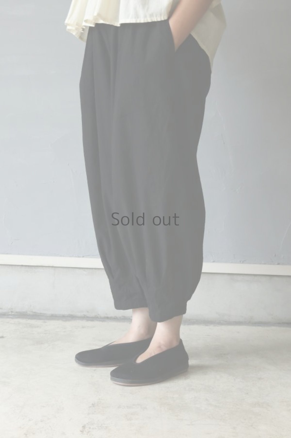 画像3: 【ササキチホ】アンティークリネン×染　バレルパンツ（黒） (3)