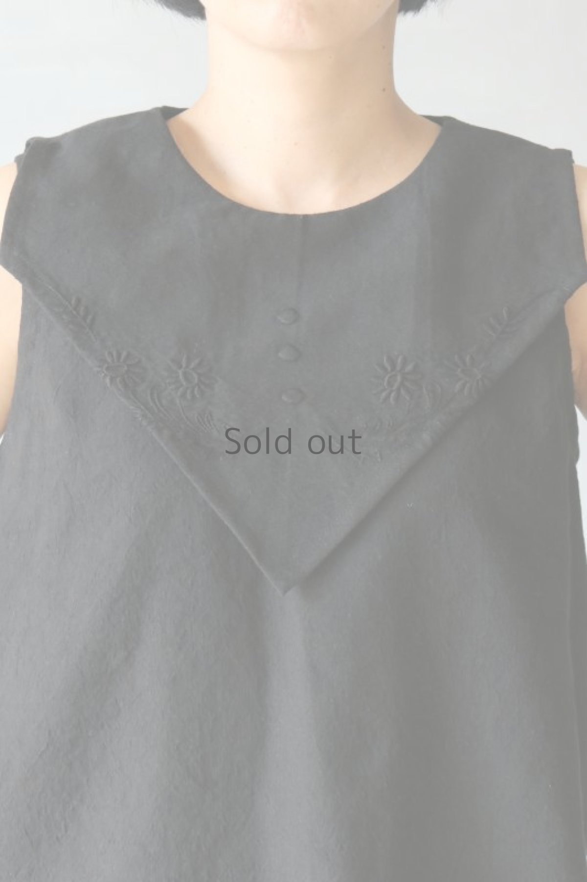 画像2: 【ササキチホ】アンティークリネン×染め 胸飾り（黒/花1） (2)