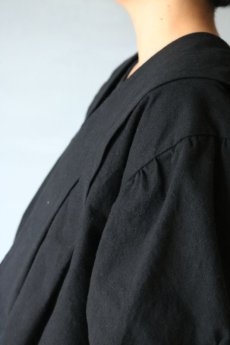 画像5: 【ササキチホ】アンティークリネン×染　肩衣（七分袖/黒） (5)