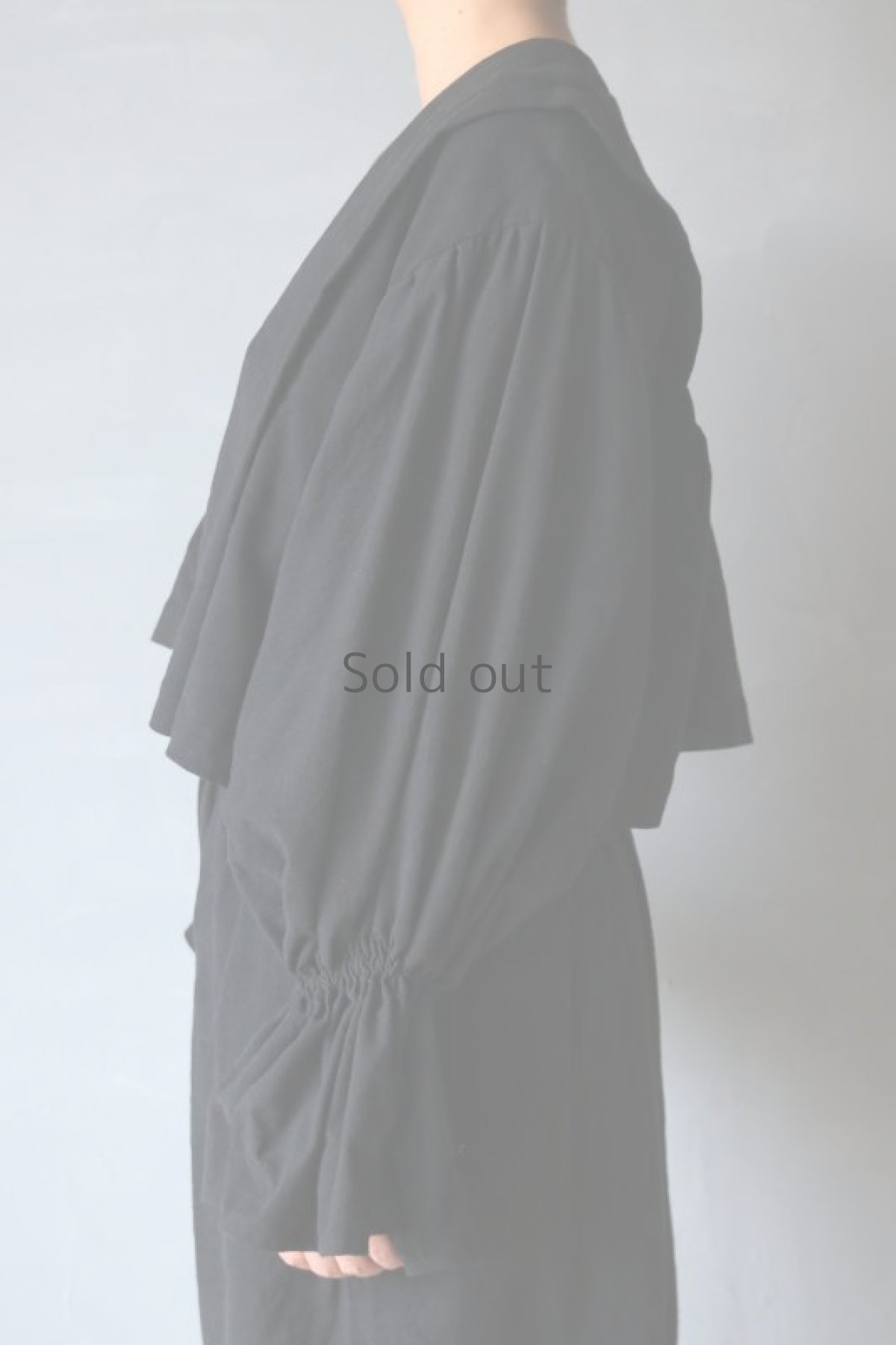 画像9: 【ササキチホ】アンティークリネン×染　肩衣　ピエロ袖（黒） (9)