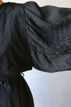 画像10: 【ササキチホ】アンティークリネン×染　短羽織　ボリューム袖（タック＋リボン/レース/黒） (10)