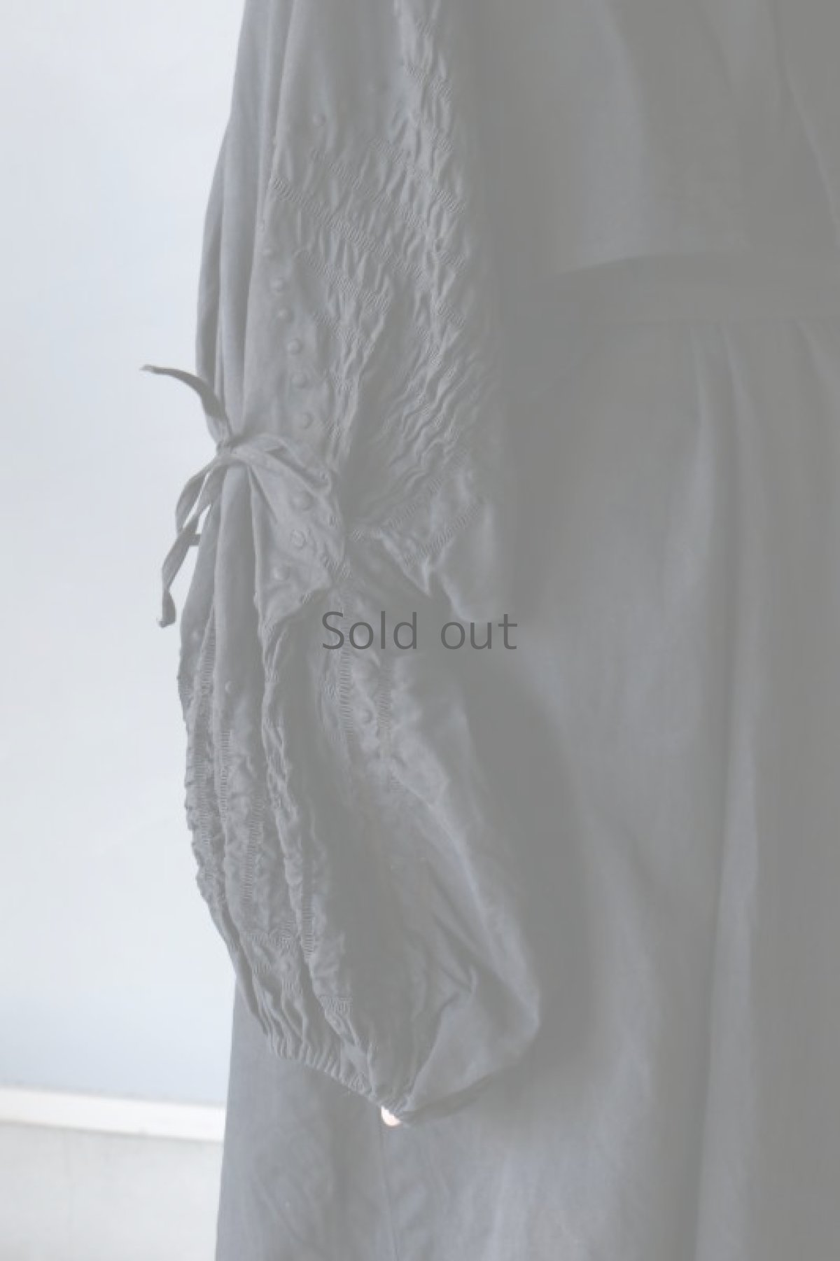 画像2: 【ササキチホ】アンティークリネン×染　短羽織　ボリューム袖（タック＋リボン/レース/黒） (2)