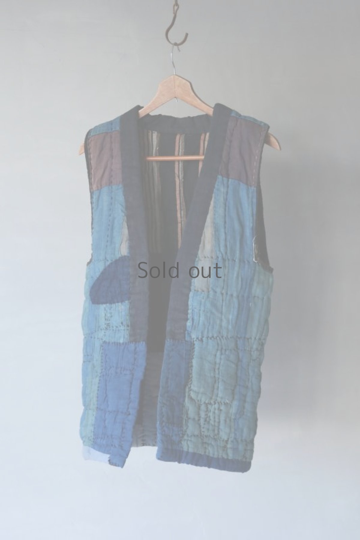 画像2: 【MITSUGU SASAKI】古布　リバーシブル　中綿　チョッキ（藍染古布） (2)