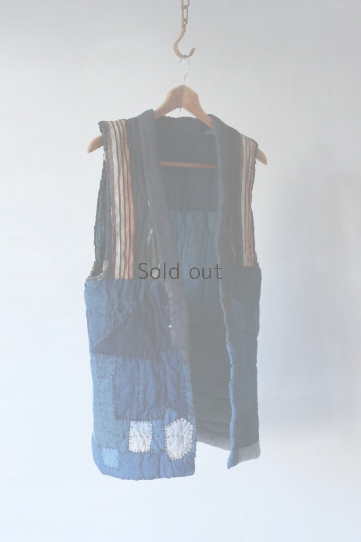 画像4: 【MITSUGU SASAKI】古布　リバーシブル　中綿　チョッキ（藍染古布） (4)