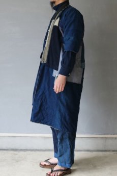 画像30: 【MITSUGU SASAKI】藍染古布　刺し子リペアのリバーシブル　ロング野良着（五分袖） (30)