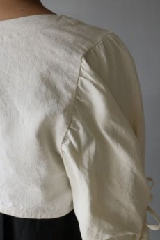 画像13: 【ササキチホ】アンティークリネン　短羽織　ボリューム袖（タック＋リボン/白/A） (13)