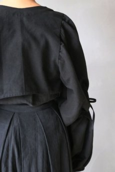 画像10: 【ササキチホ】アンティークリネン×染　短羽織　ボリューム袖（タック＋リボン/黒） (10)