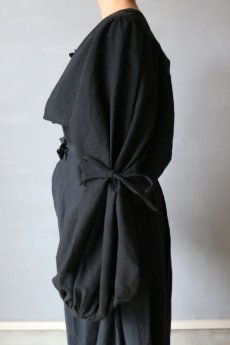 画像6: 【ササキチホ】アンティークリネン×染　短羽織　ボリューム袖（タック＋リボン/黒） (6)