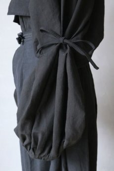 画像7: 【ササキチホ】アンティークリネン×染　短羽織　ボリューム袖（タック＋リボン/黒） (7)