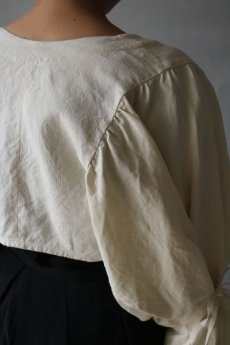 画像13: 【ササキチホ】アンティークリネン　短羽織　ボリューム袖（タック＋リボン/白/B） (13)