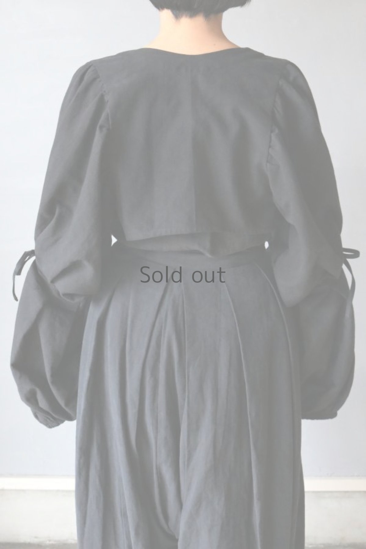 画像9: 【ササキチホ】アンティークリネン×染　短羽織　ボリューム袖（タック＋リボン/黒） (9)