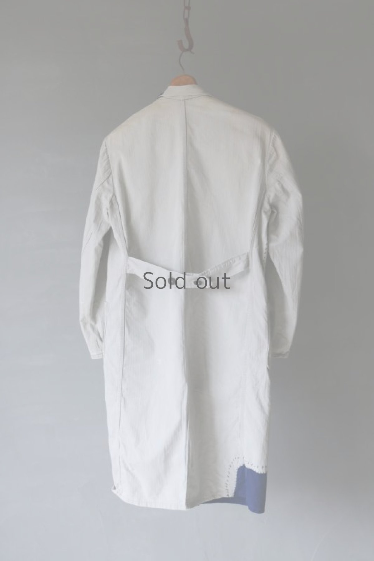 画像10: 【MITSUGU SASAKI】ビンテージリメイク　パッチワークリペア　ホワイトワークコート（ブルーパッチ） (10)