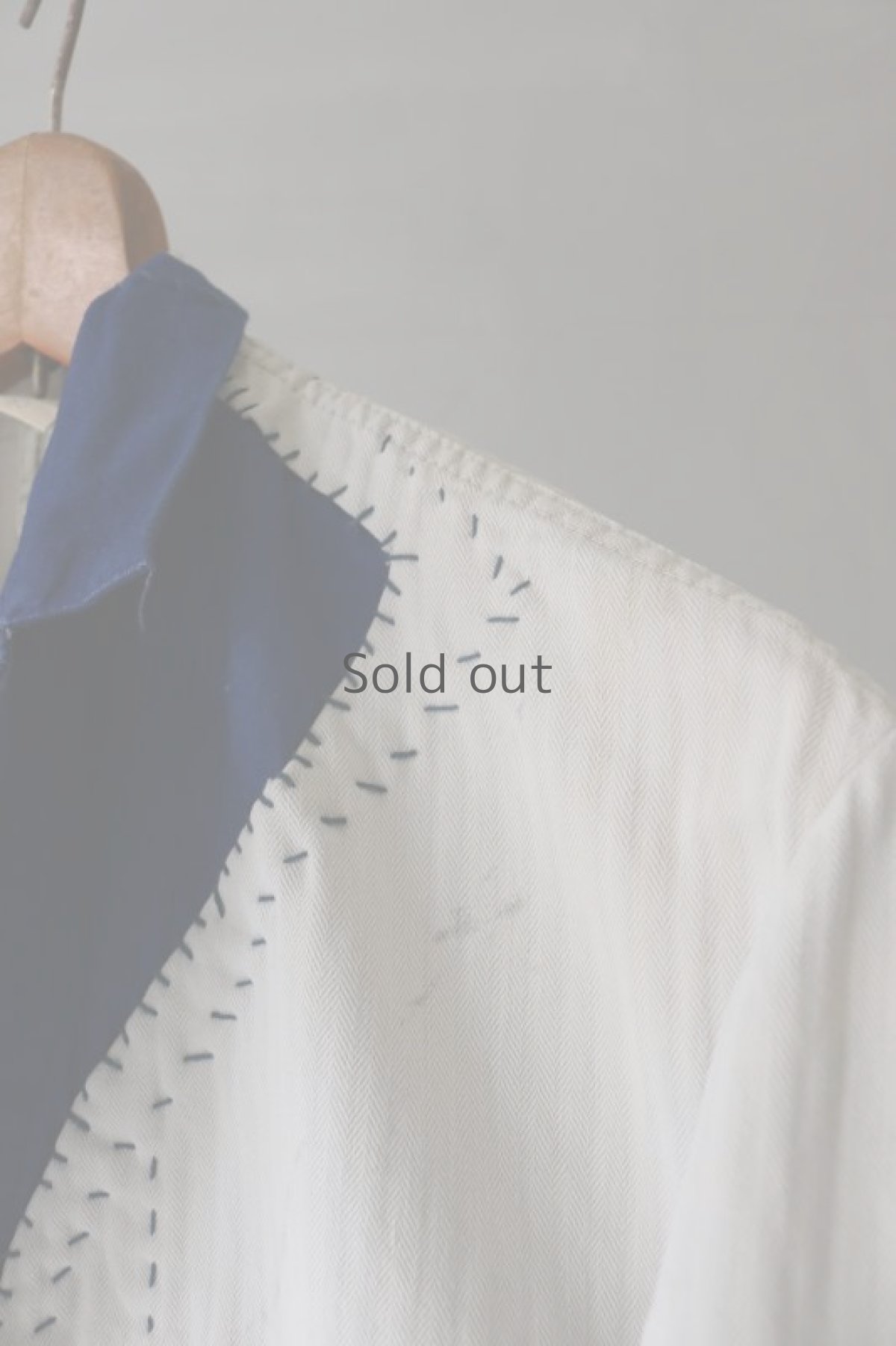 画像6: 【MITSUGU SASAKI】ビンテージリメイク　パッチワークリペア　ホワイトワークコート（ブルーパッチ） (6)