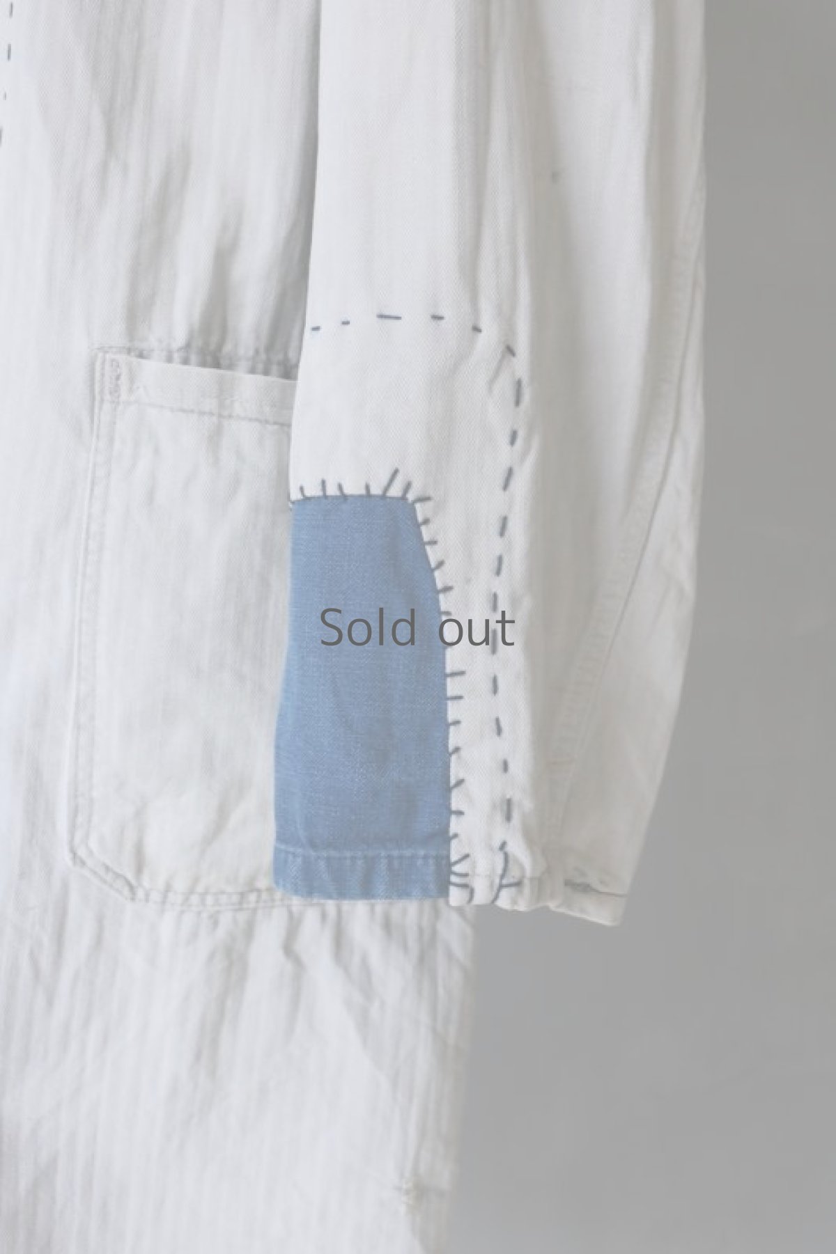 画像9: 【MITSUGU SASAKI】ビンテージリメイク　パッチワークリペア　ホワイトワークコート（ブルーパッチ） (9)