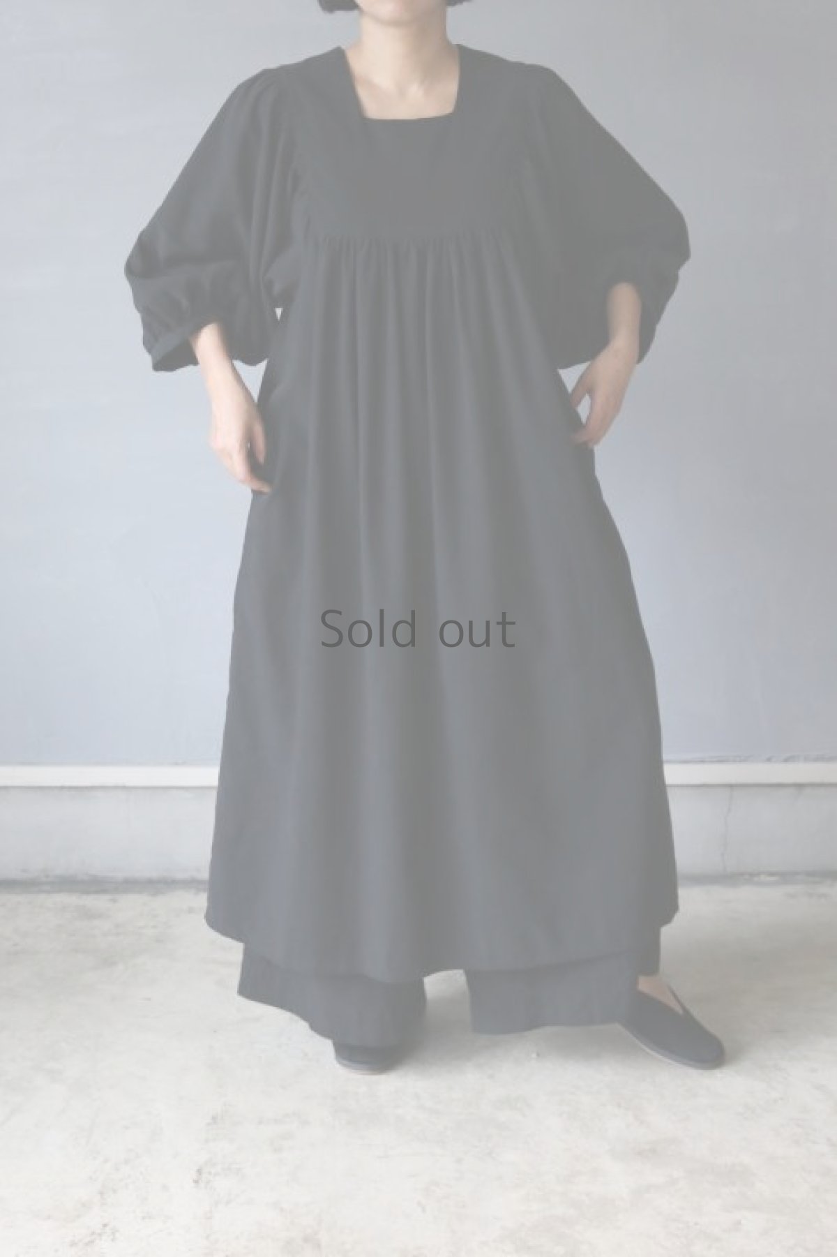 画像2: 【ササキチホ】アンティークリネン×染　フォークロアワンピース（黒） (2)