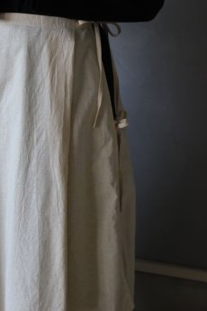 画像2: 【ササキチホ】アンティークリネン　エプロンスカート　脇リボン（白/サイズ2） (2)