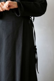 画像5: 【ササキチホ】アンティークリネン×染　エプロンスカート　脇リボン（黒/サイズ1） (5)