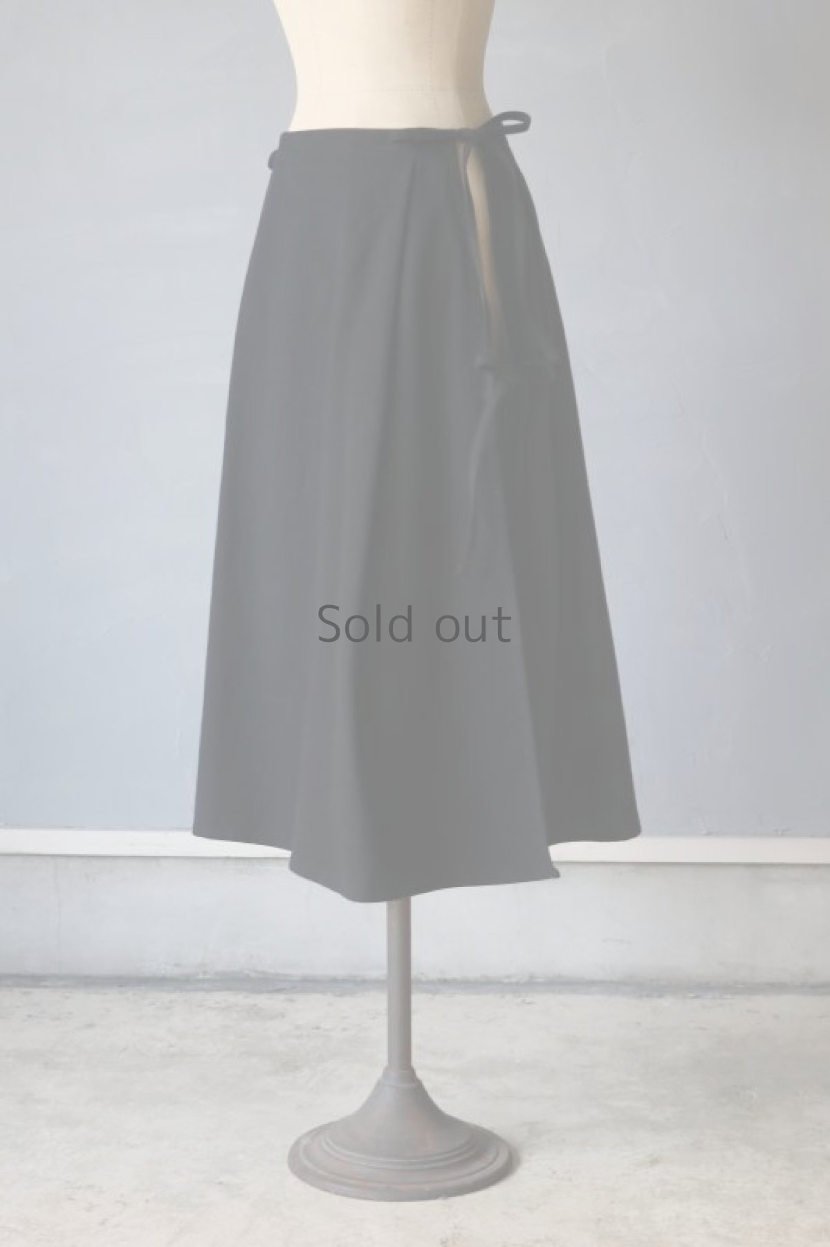 画像10: 【ササキチホ】アンティークリネン×染　エプロンスカート　脇リボン（黒/サイズ2） (10)