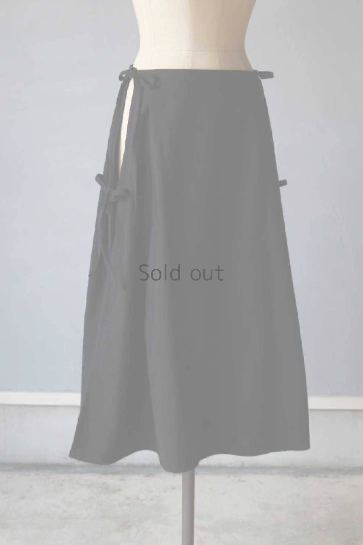 画像11: 【ササキチホ】アンティークリネン×染　エプロンスカート　脇リボン（黒/サイズ2） (11)