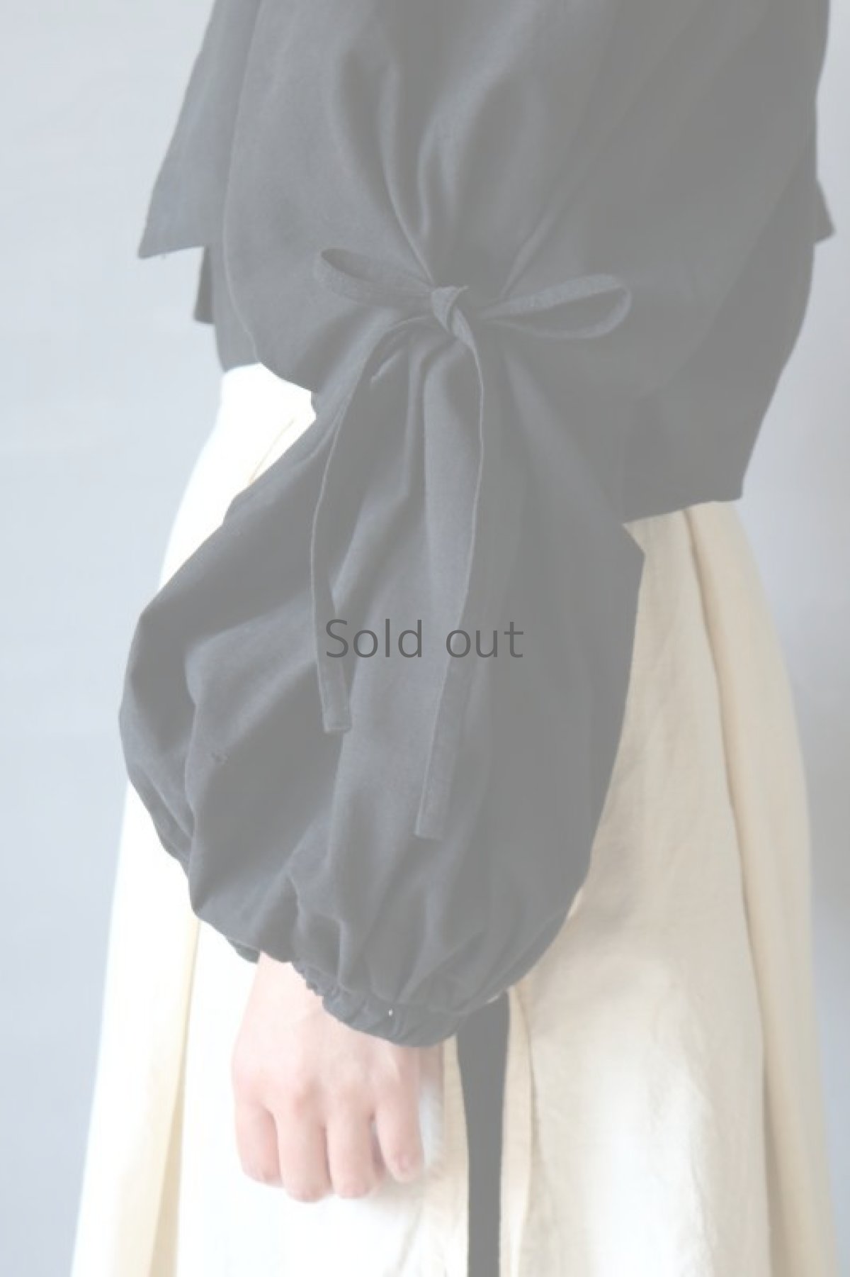 画像7: 【ササキチホ】アンティークリネン×染　短羽織　ボリューム袖（タック＋リボン/黒） (7)