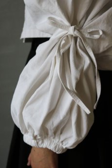 画像10: 【ササキチホ】アンティークリネン　短羽織　ボリューム袖（タック＋リボン/白） (10)