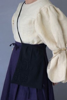 画像1: 【ササキチホ】ヴィンテージリネン　腰袋　type:D /イニシャル刺繍 / 黒  (1)