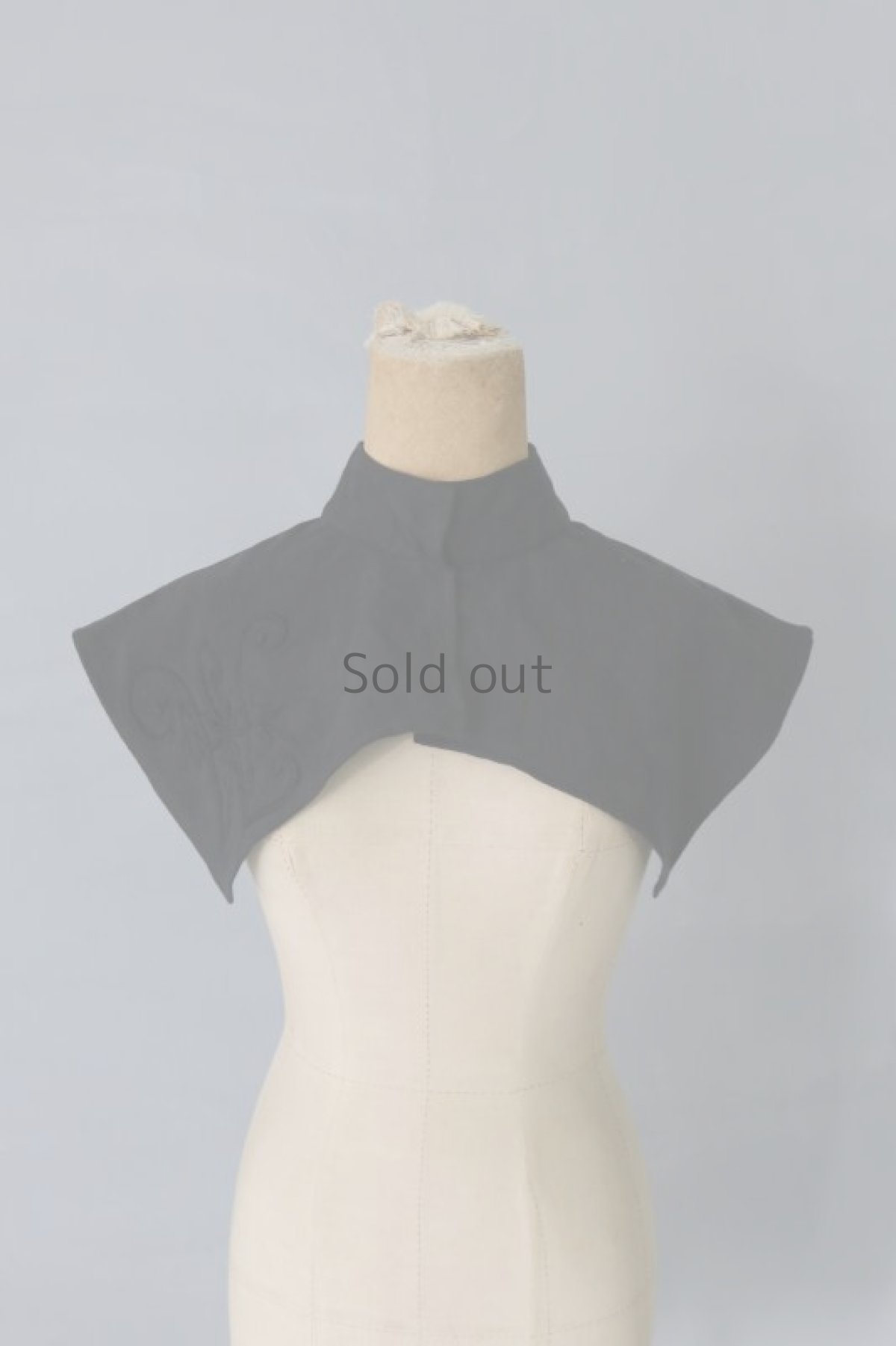 画像2: 【ササキチホ】ヴィンテージリネン 修道女の襟掛け/イニシャル刺繍IL 黒 (2)