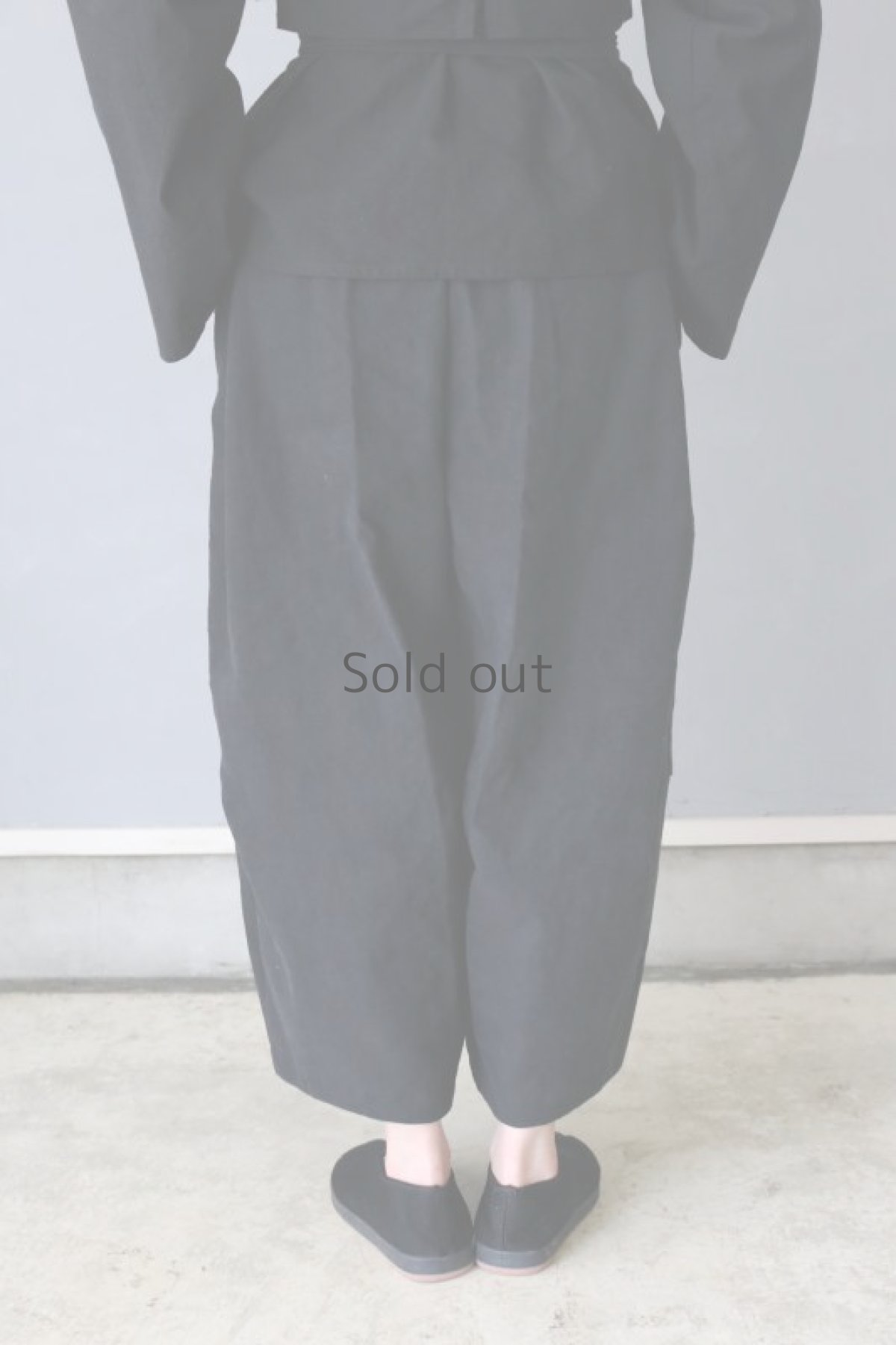 画像9: 【ササキチホ】アンティークリネン×染　切り替えバレルパンツ（黒） (9)