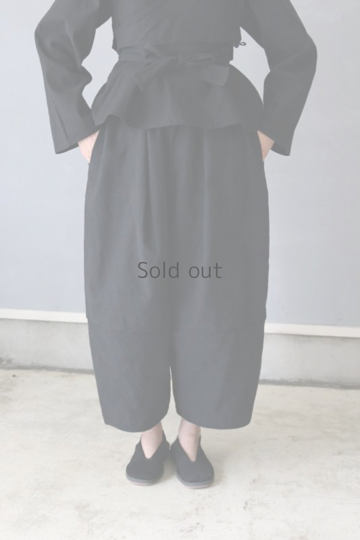 画像2: 【ササキチホ】アンティークリネン　切り替えバレルパンツ（黒） (2)