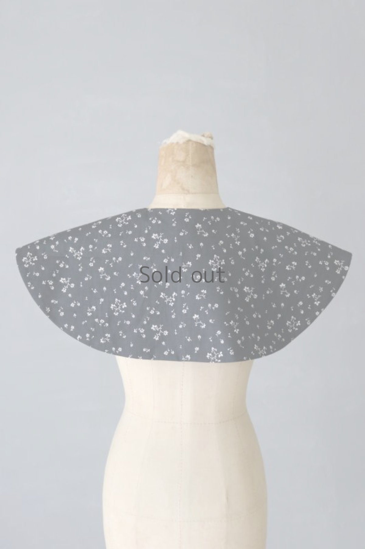 画像10: 【ササキチホ】アンティークコットン　ショートケープ（黒/白花） (10)