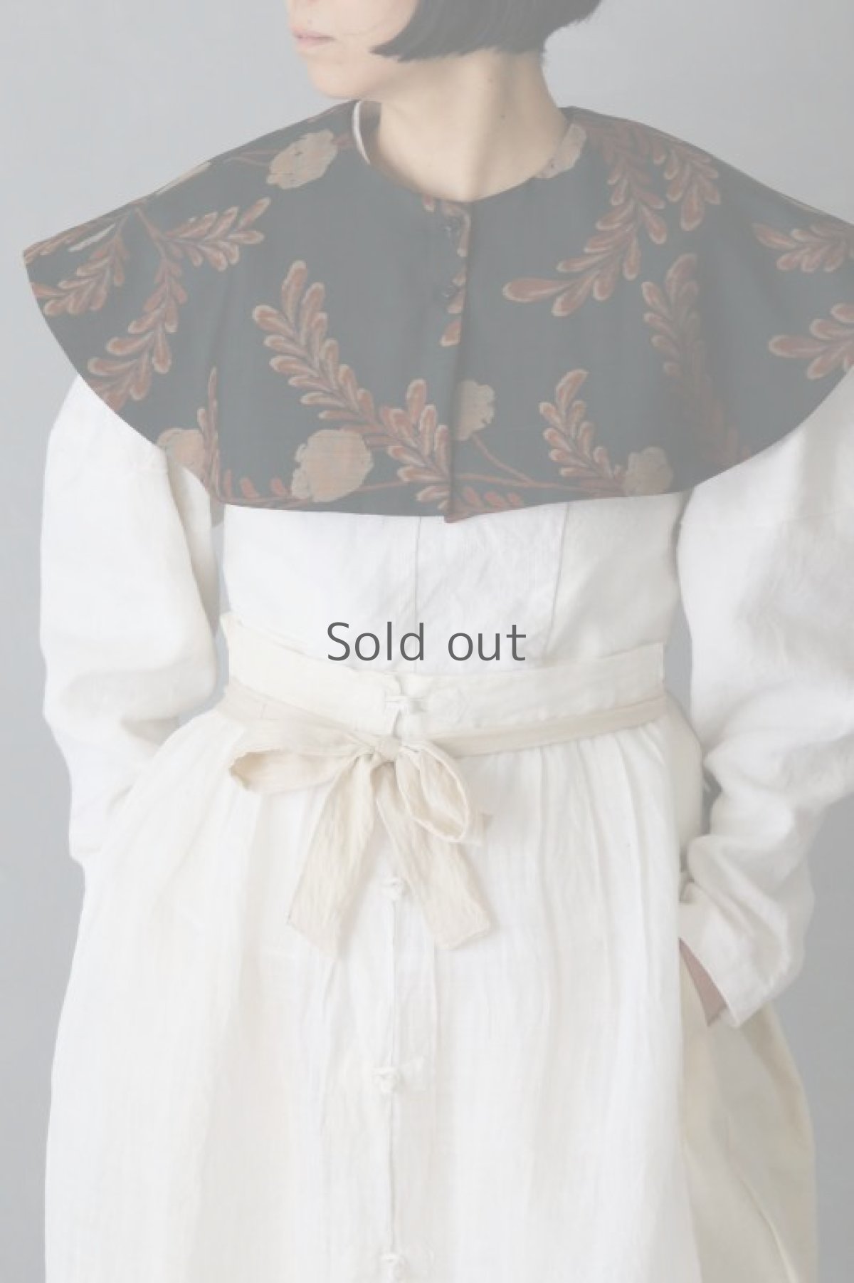 画像2: 【ササキチホ】ヴィンテージシルク　ショートケープ（黒/茶花） (2)