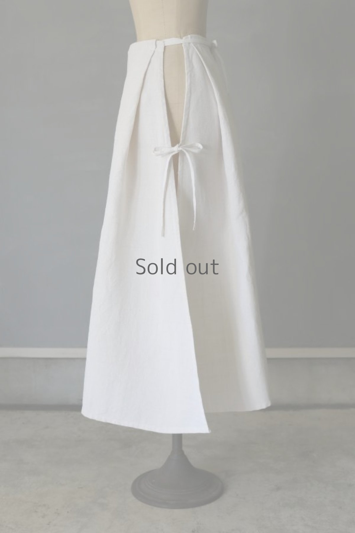 画像6: 【ササキチホ】アンティークリネン　エプロンスカート　脇リボン / type mc（白 /イニシャル刺繍） (6)