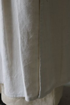 画像7: 【ササキチホ】アンティークリネン　エプロンスカート　脇リボン （白 /イニシャル刺繍 DL） (7)