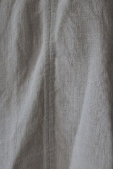画像9: 【ササキチホ】アンティークリネン　エプロンスカート　脇リボン （白 /イニシャル刺繍 DL） (9)
