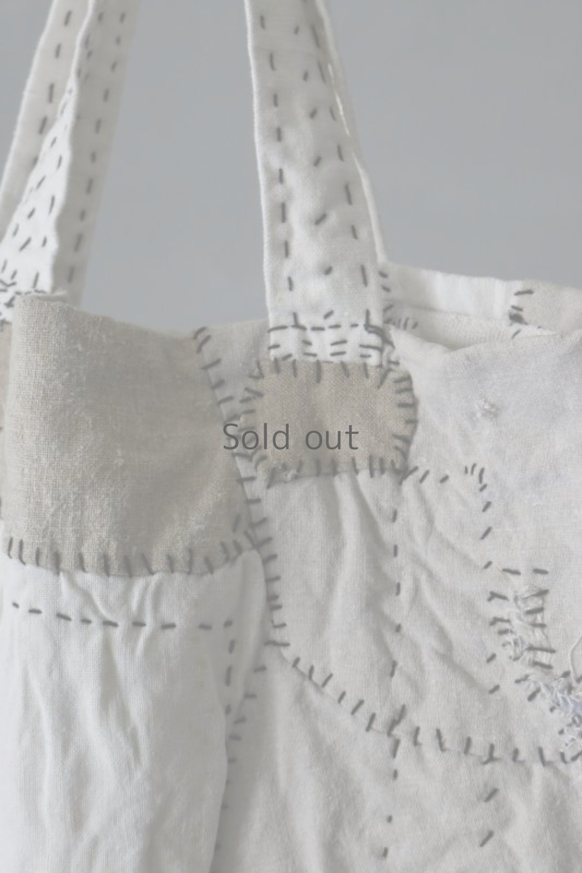 画像4: 【MITSUGU SASAKI】アンティークリネンリメイク　パッチワーク　トートバッグ（生成りと白） (4)