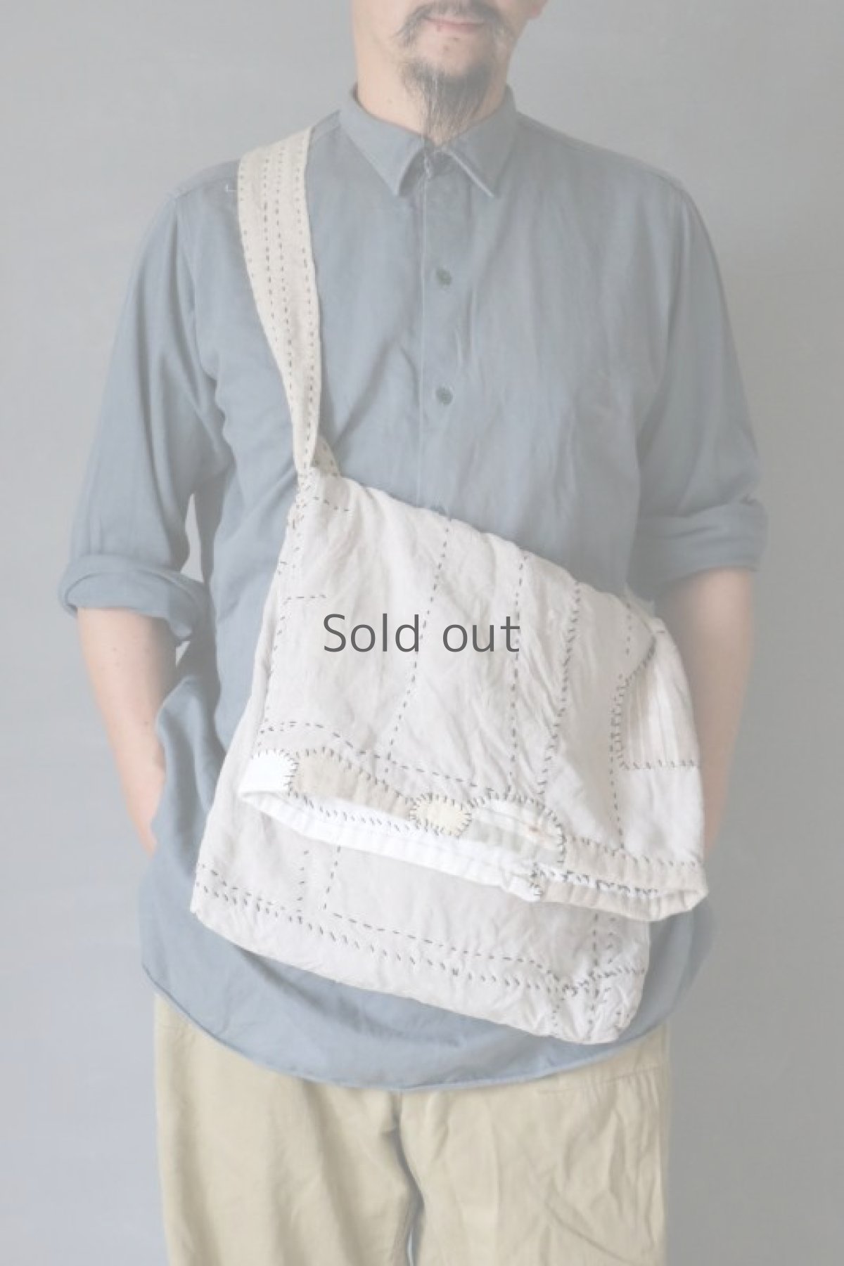 画像18: 【MITSUGU SASAKI】アンティークリネンリメイク　パッチワーク　ショルダーバッグ（生成りと白） (18)